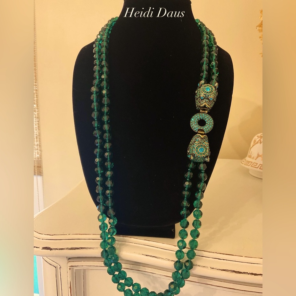 #116 Heidi Daus Glittering Guardian Fu Dog Beaded Necklace